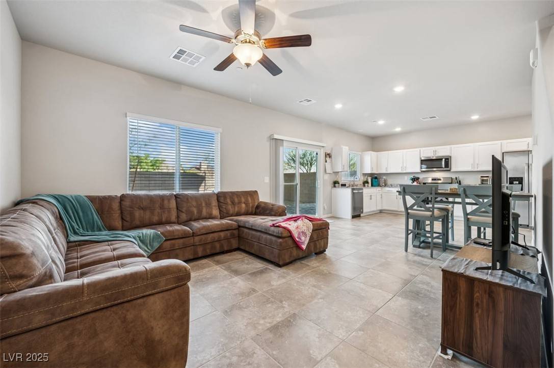 Las Vegas, NV 89113,9068 Lennon LN