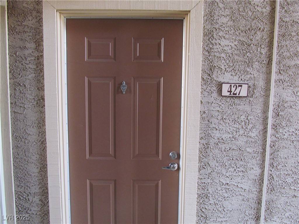 Las Vegas, NV 89103,5286 RIVER GLEN DR #427