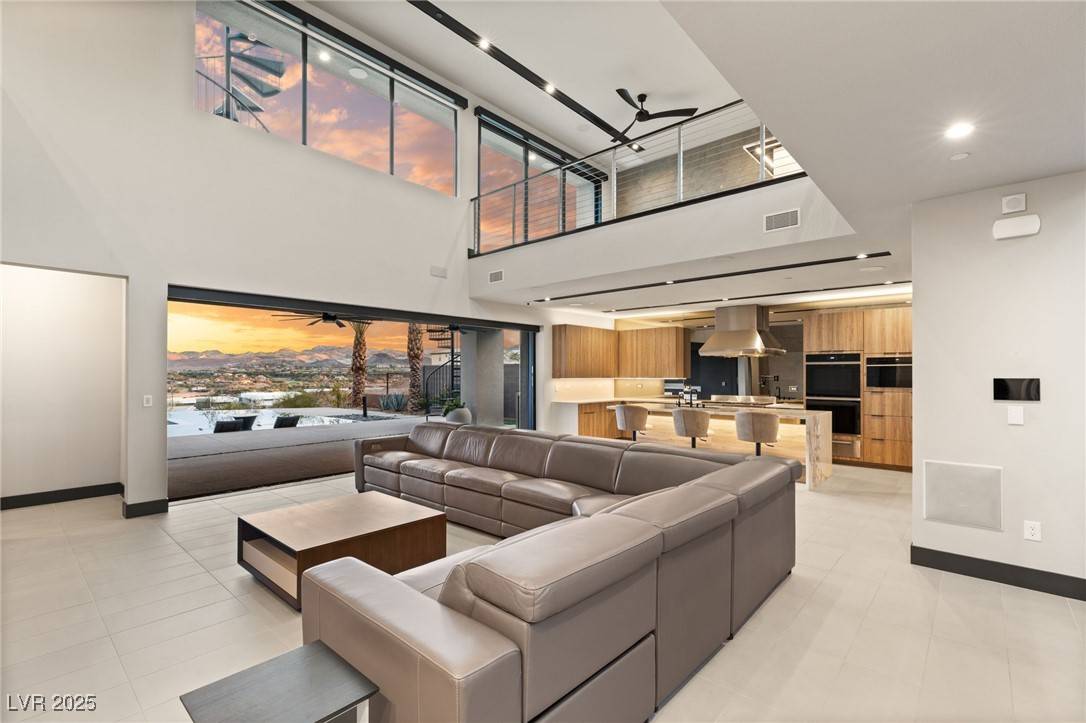 Henderson, NV 89011,12 Falling Canyon CT