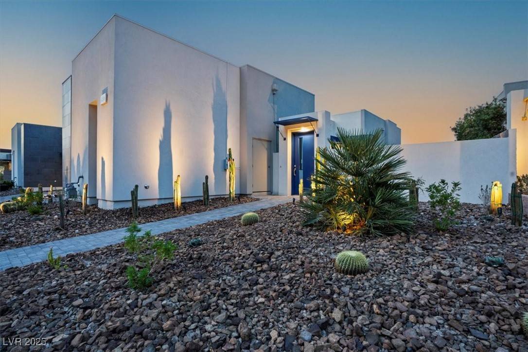 Henderson, NV 89012,650 Scenic Cliff DR