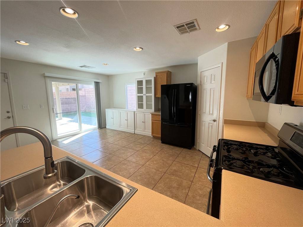 Las Vegas, NV 89139,8081 Windmill Villa ST
