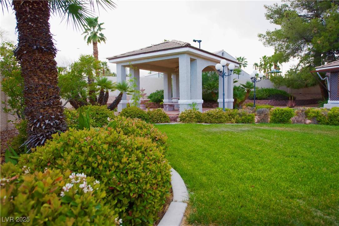 Las Vegas, NV 89117,2111 Loro CT
