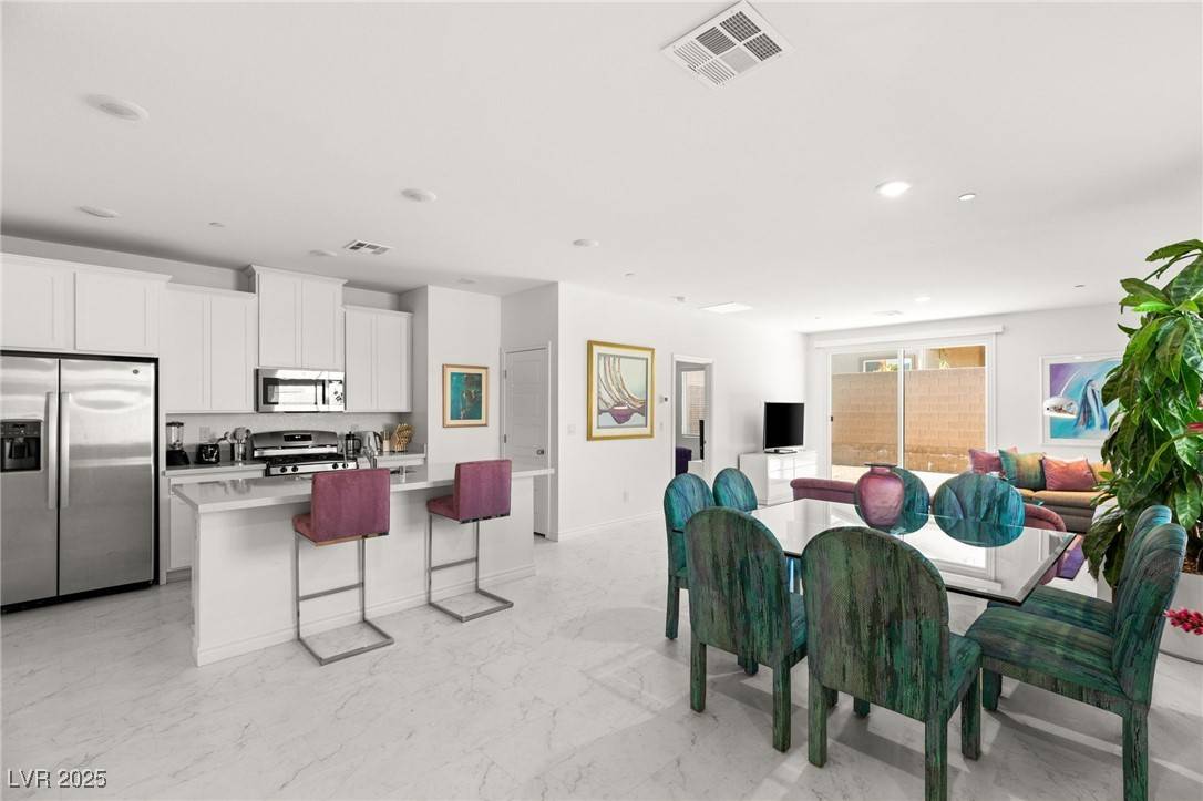 Henderson, NV 89015,283 Fossil Falls ST