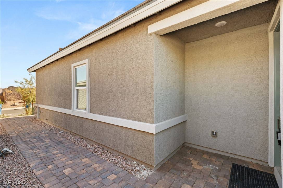Henderson, NV 89015,283 Fossil Falls ST
