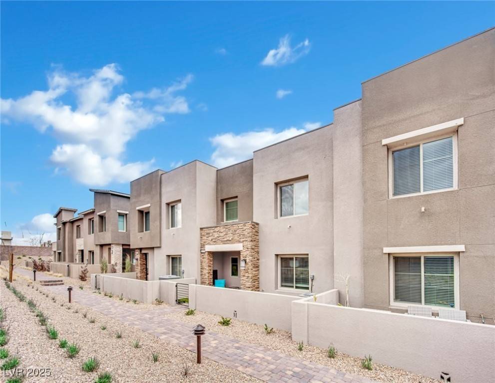 Las Vegas, NV 89138,600 N Carriage Hill DR #1008