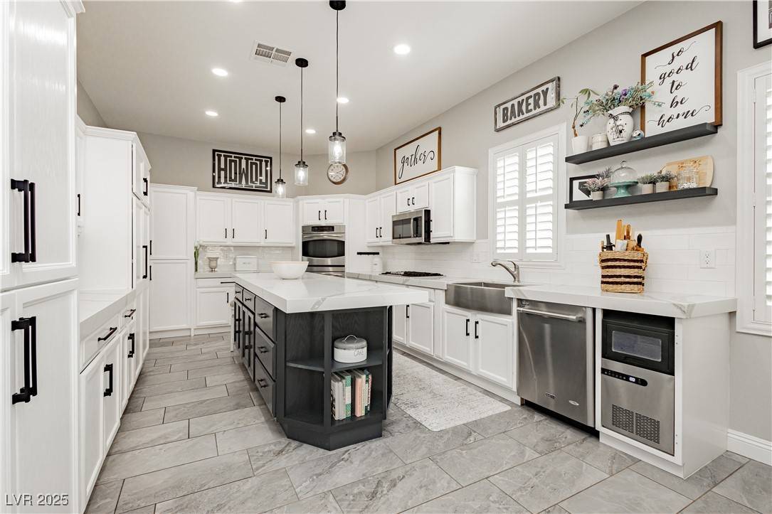 Las Vegas, NV 89110,6688 Martinsville PL