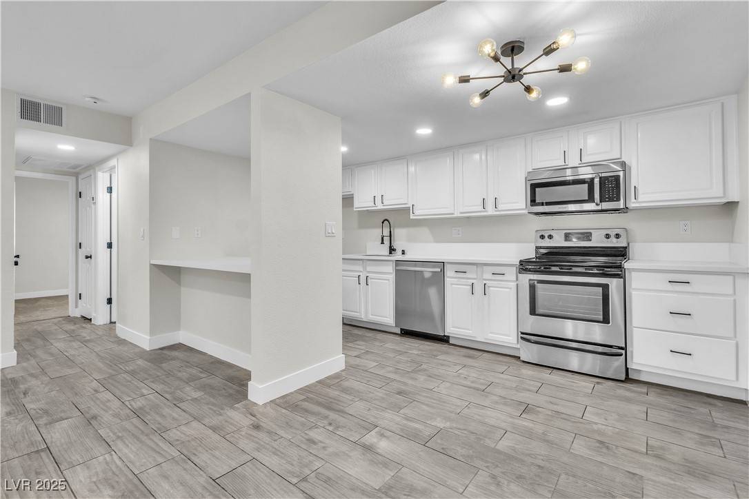 Las Vegas, NV 89103,5009 Indian River DR #153