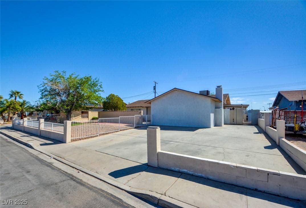 Las Vegas, NV 89121,3254 Greenbriar DR