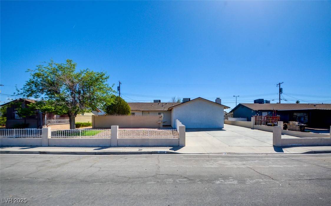 Las Vegas, NV 89121,3254 Greenbriar DR