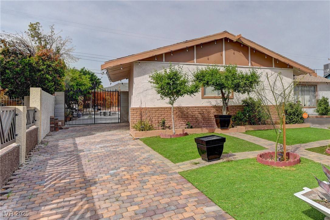 Las Vegas, NV 89102,2112 Los Altos ST