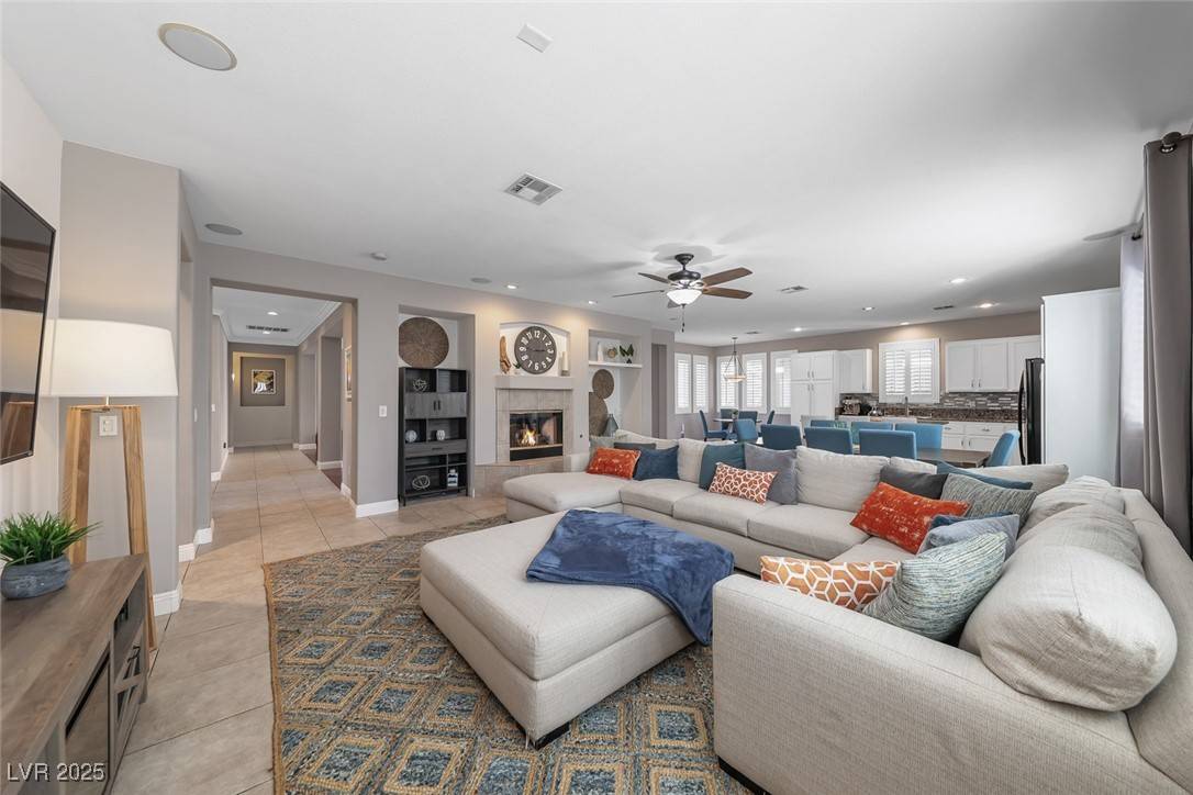 Henderson, NV 89052,496 Grassrange LN