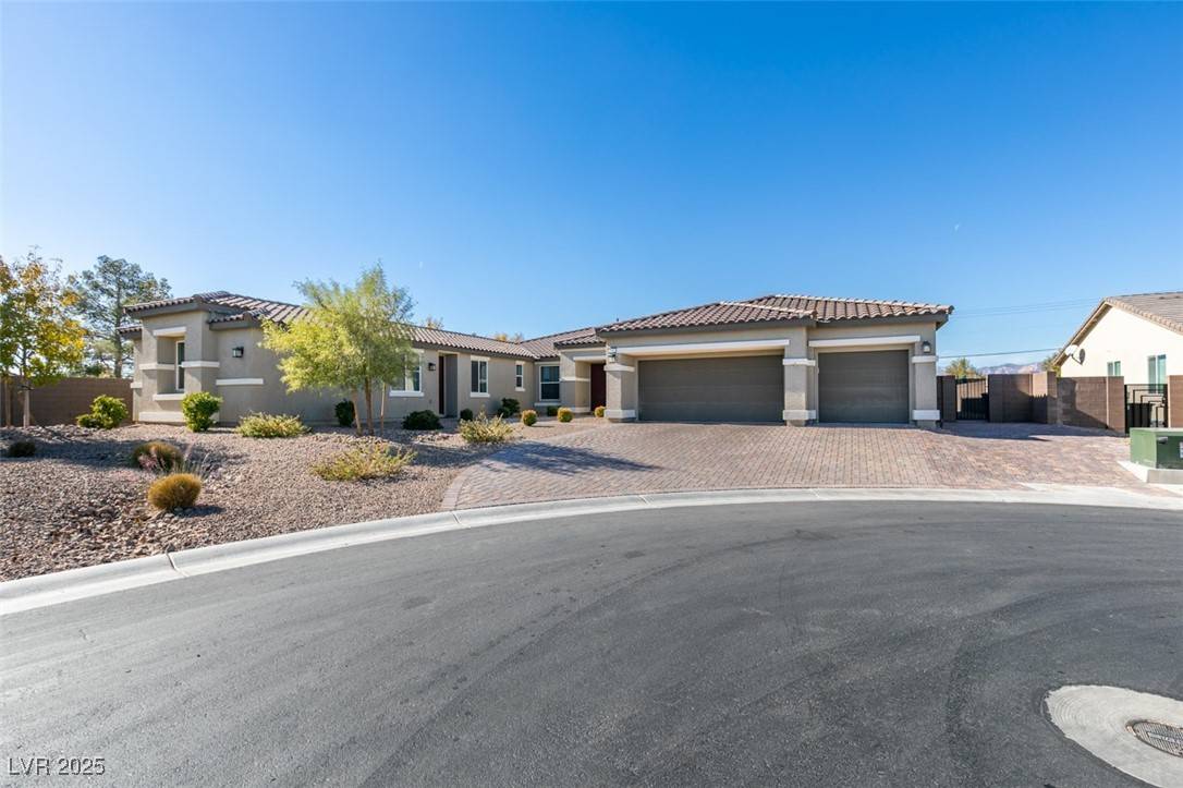 Las Vegas, NV 89113,8637 Home Gate CT