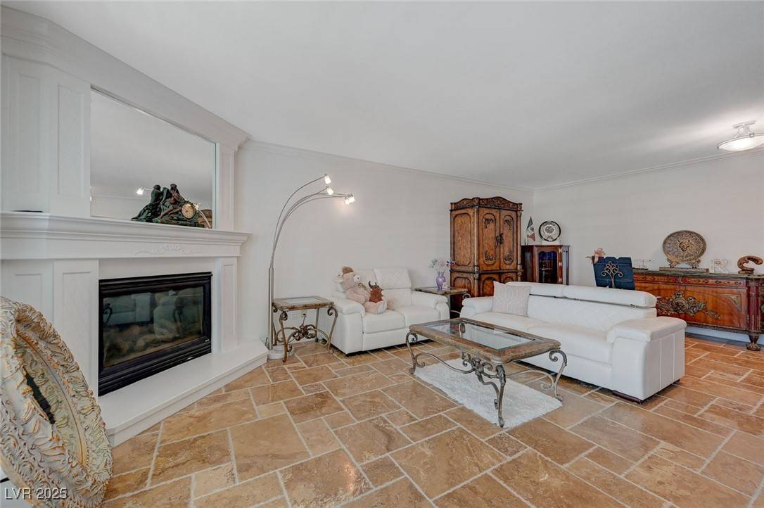 Las Vegas, NV 89109,2747 Paradise RD #501