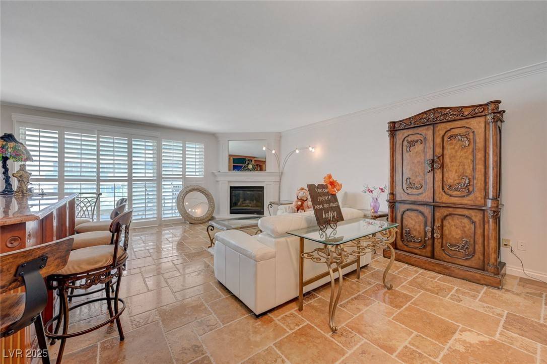 Las Vegas, NV 89109,2747 Paradise RD #501