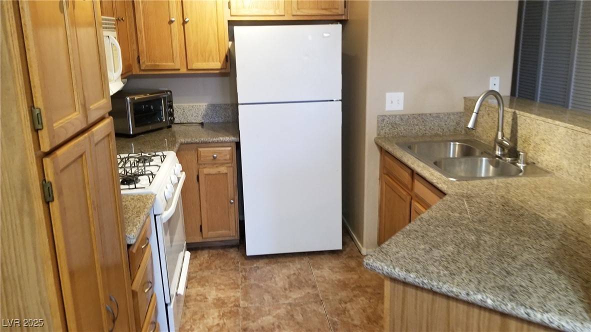 Las Vegas, NV 89103,5415 HARMON AVE #2006