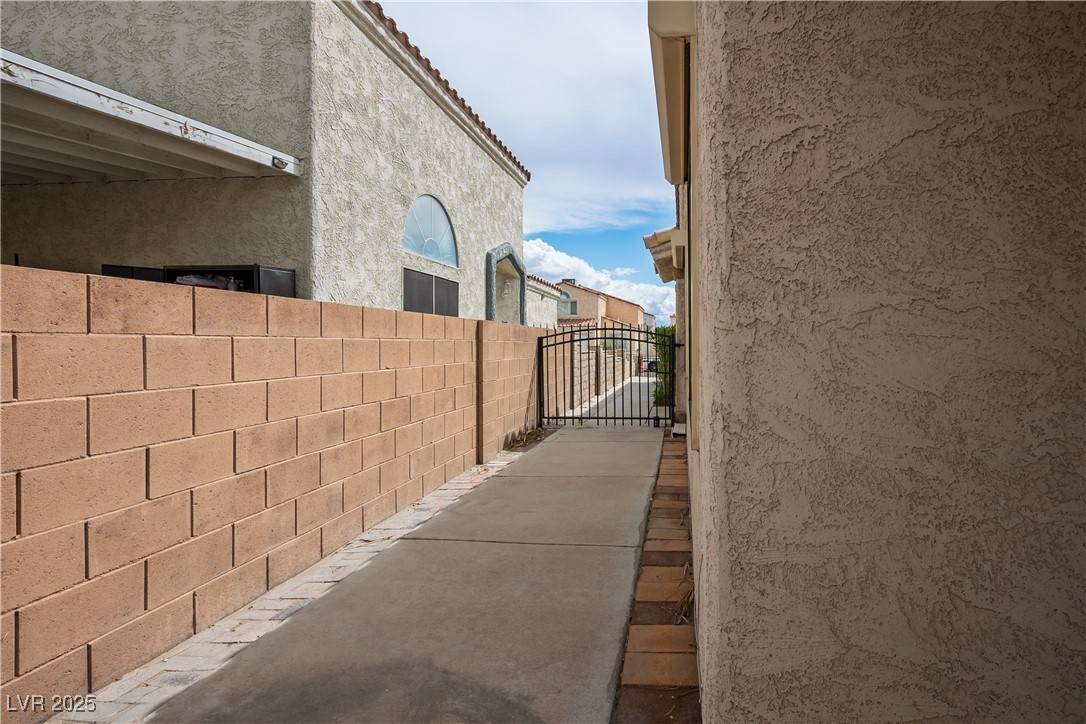 Las Vegas, NV 89104,3934 Sir Payne CT