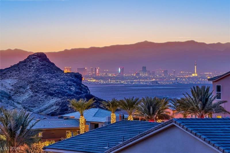 Henderson, NV 89011,19 Hilltop Crest ST