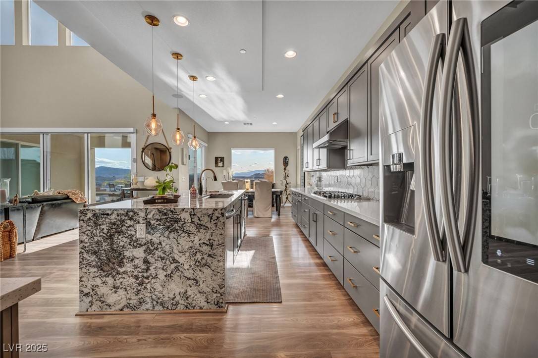 Henderson, NV 89011,19 Hilltop Crest ST