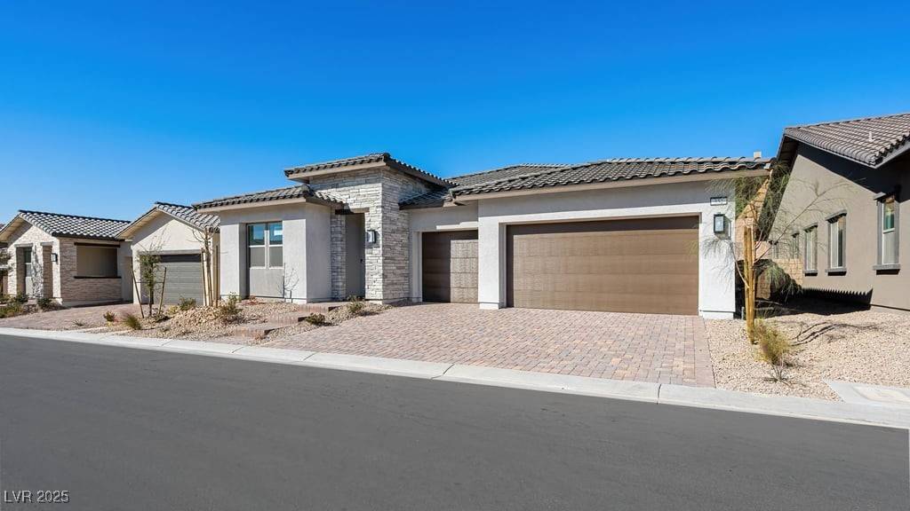 Henderson, NV 89011,352 Tigullio AVE