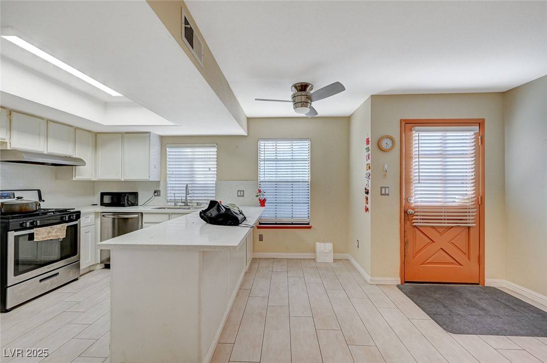Las Vegas, NV 89146,5923 Laredo ST