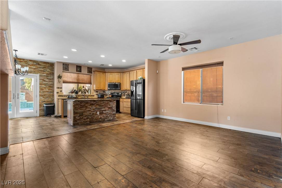 Las Vegas, NV 89166,10437 Walworth AVE