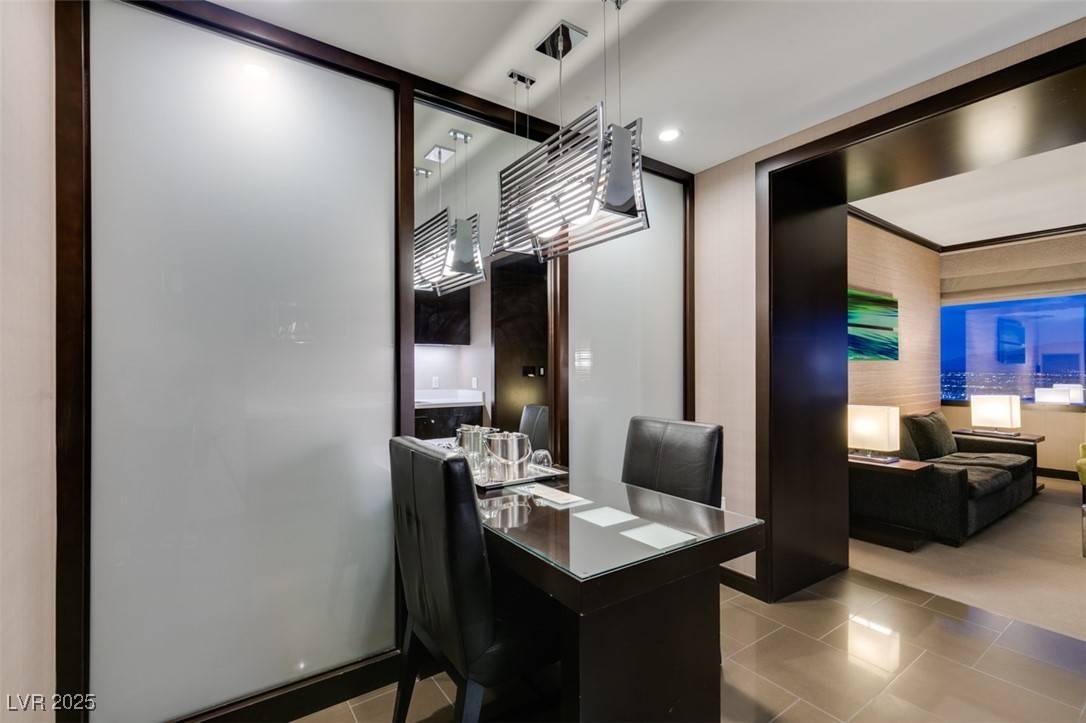 Las Vegas, NV 89109,2600 HARMON AVE #45032