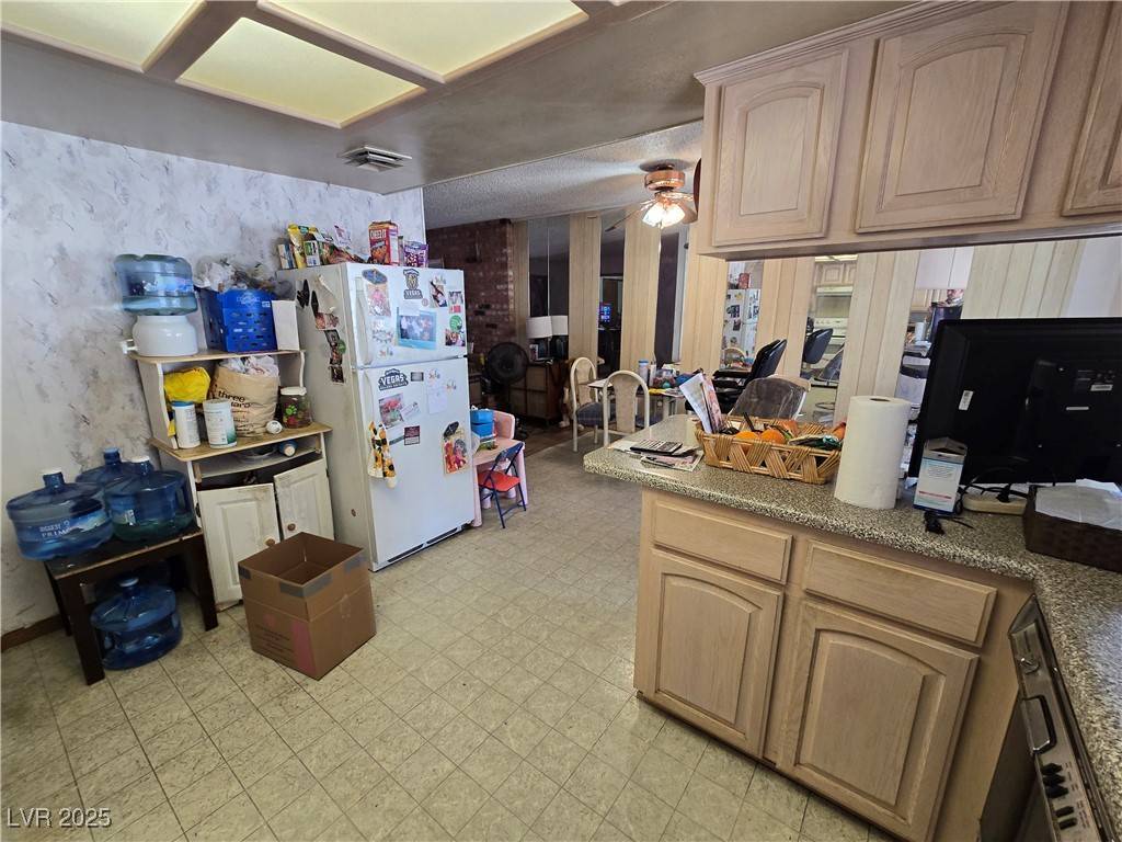Las Vegas, NV 89108,5712 PINECONE PL