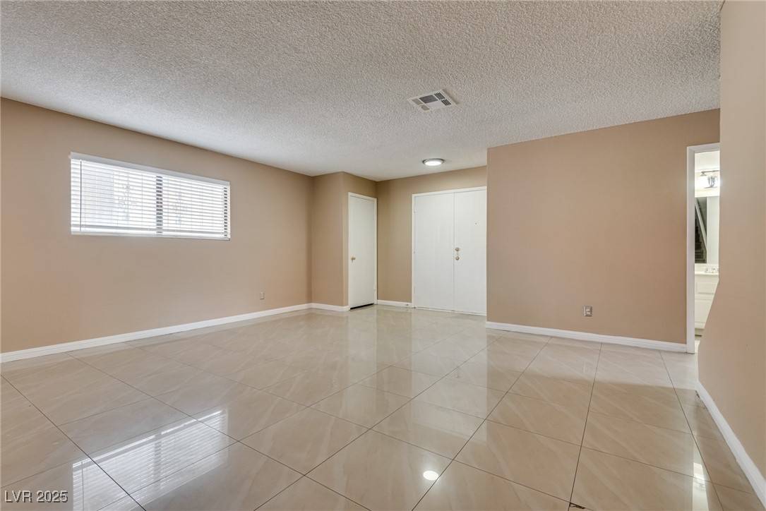 Las Vegas, NV 89121,3350 Duece ST