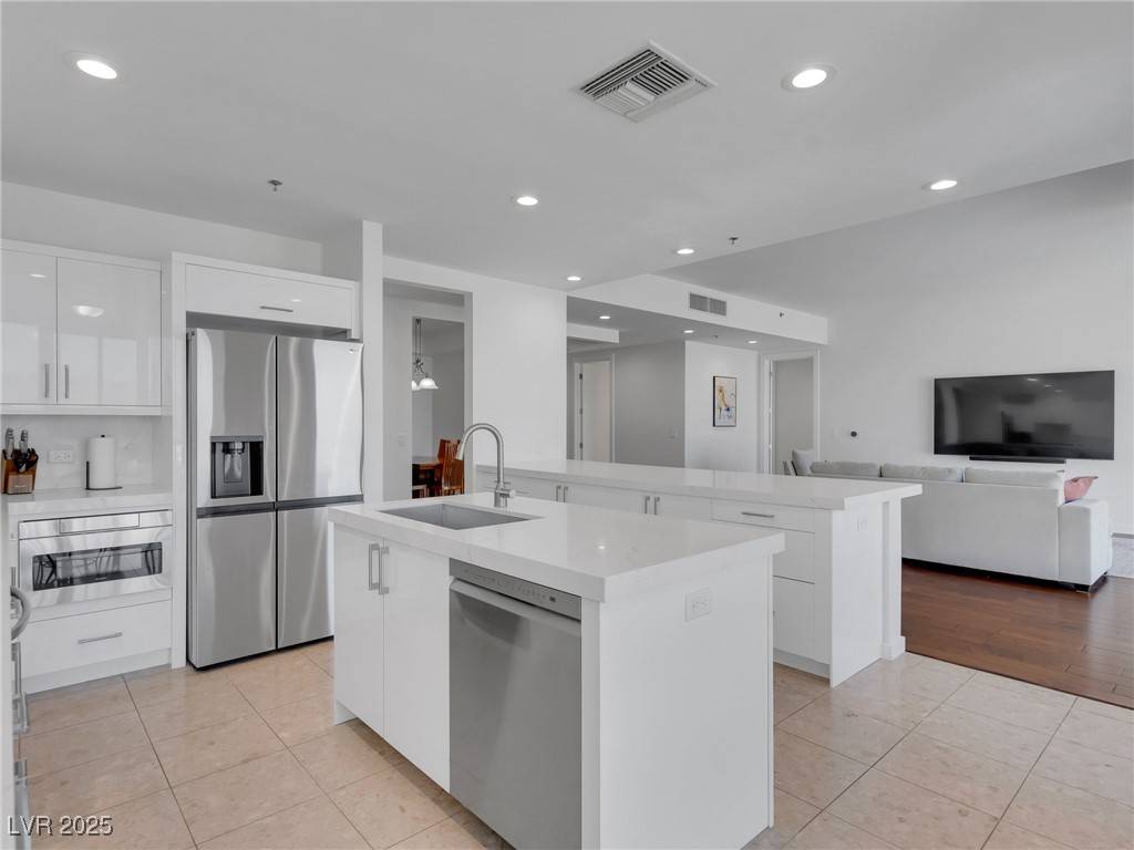 Las Vegas, NV 89103,4525 Dean Martin DR #3006