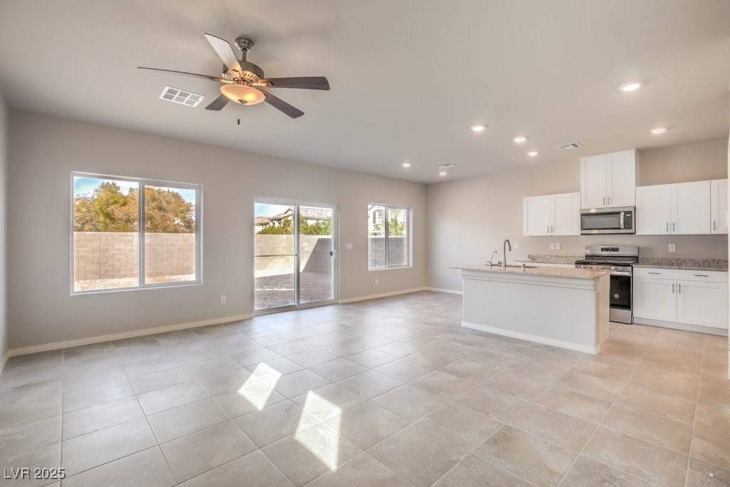 North Las Vegas, NV 89081,6164 VIOLET FALLS ST #44
