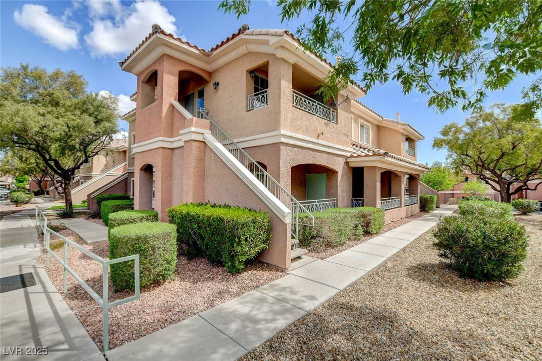 Las Vegas, NV 89144,352 Amber Pine ST #208