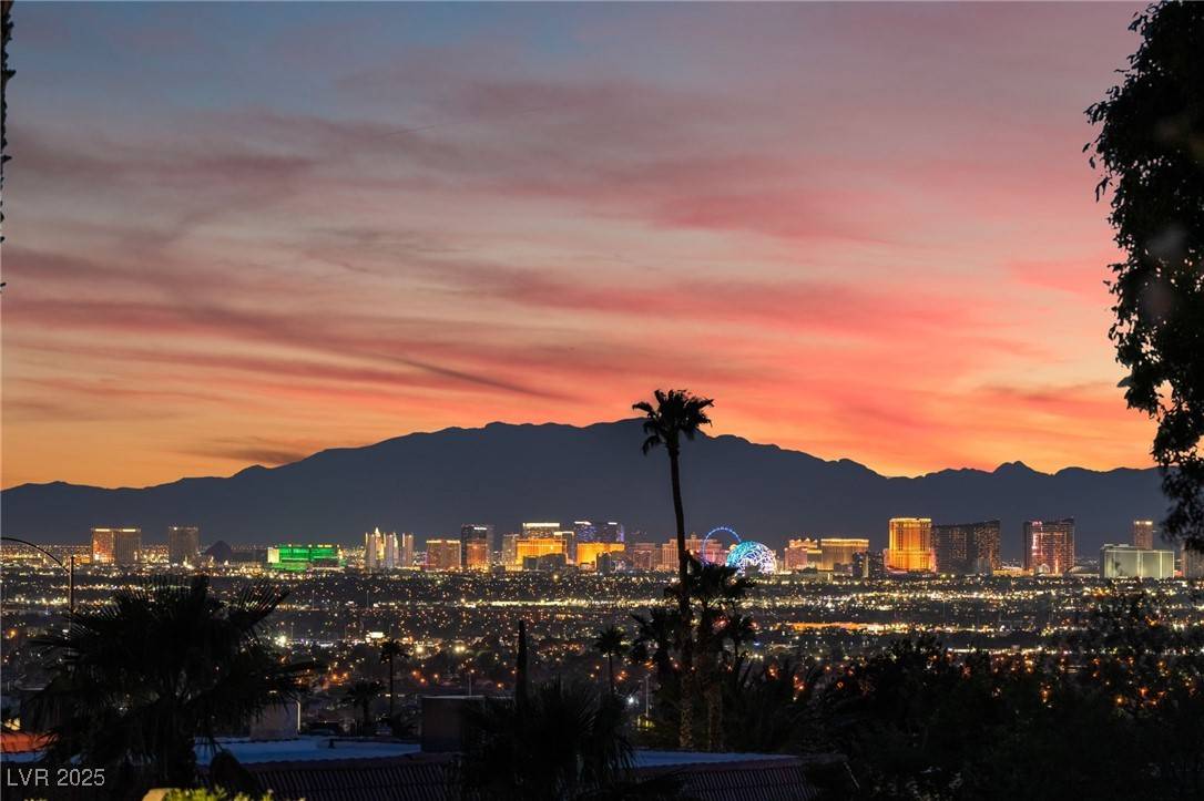 Las Vegas, NV 89110,6861 E Washington AVE