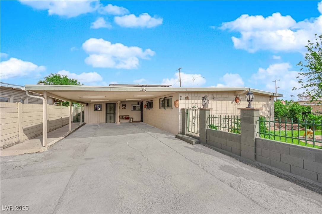 Las Vegas, NV 89121,4640 Glenndavis DR