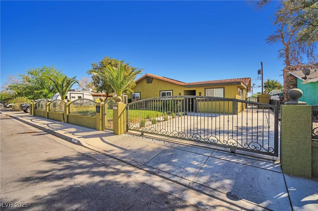 Las Vegas, NV 89121,3246 Brentwood ST