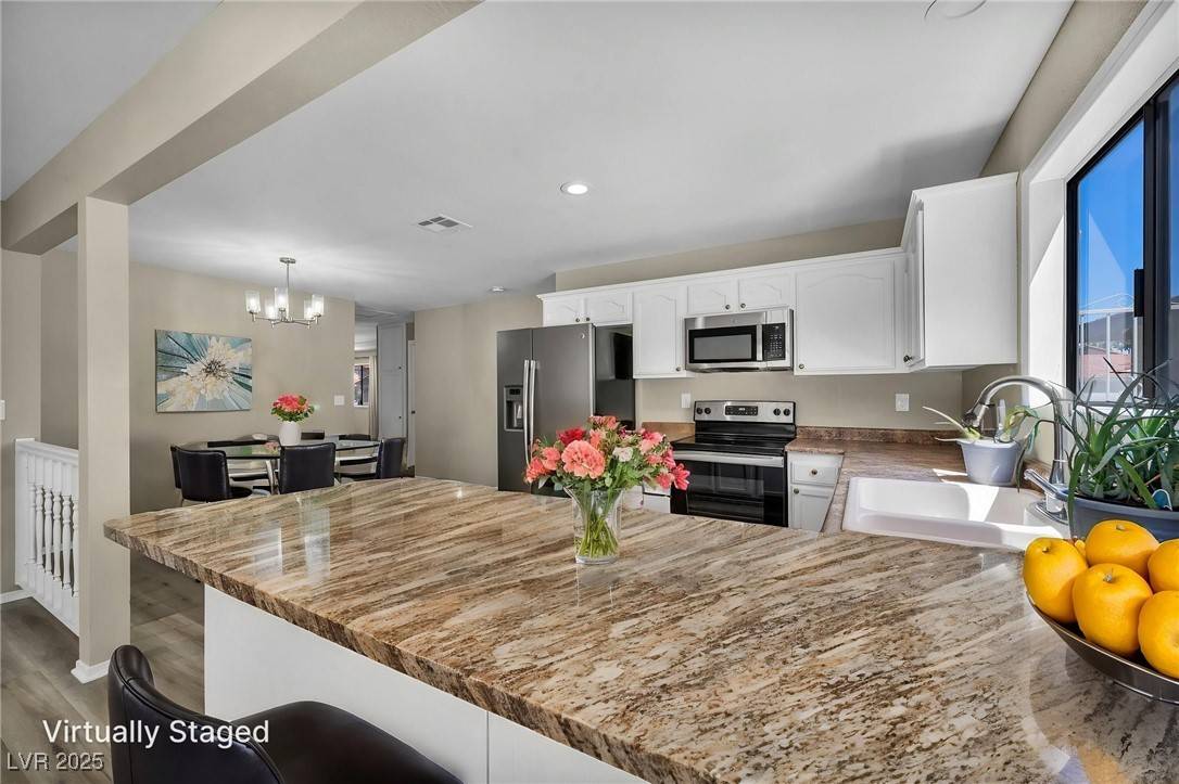 Las Vegas, NV 89103,6361 W Viking RD