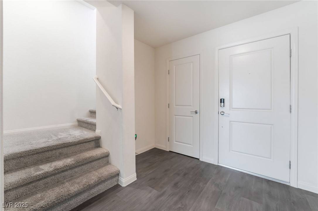 North Las Vegas, NV 89086,6871 Crimson Shadow ST