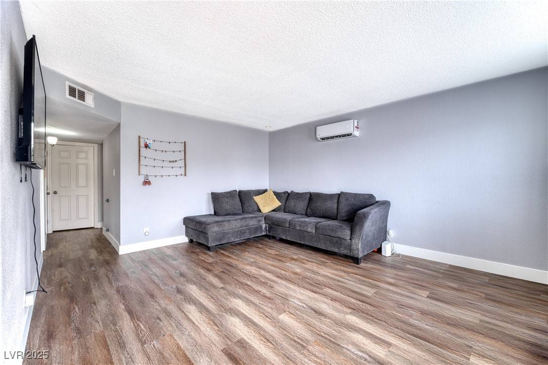 Las Vegas, NV 89107,6232 Bristol WAY