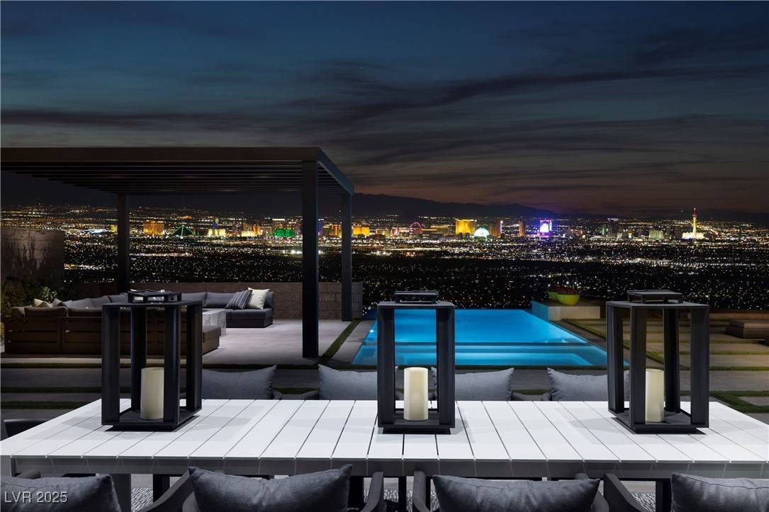 Henderson, NV 89012,557 Overlook Rim DR