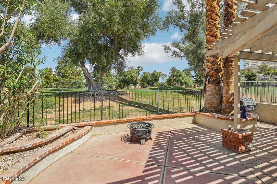 Las Vegas, NV 89109,3177 Bel Air DR