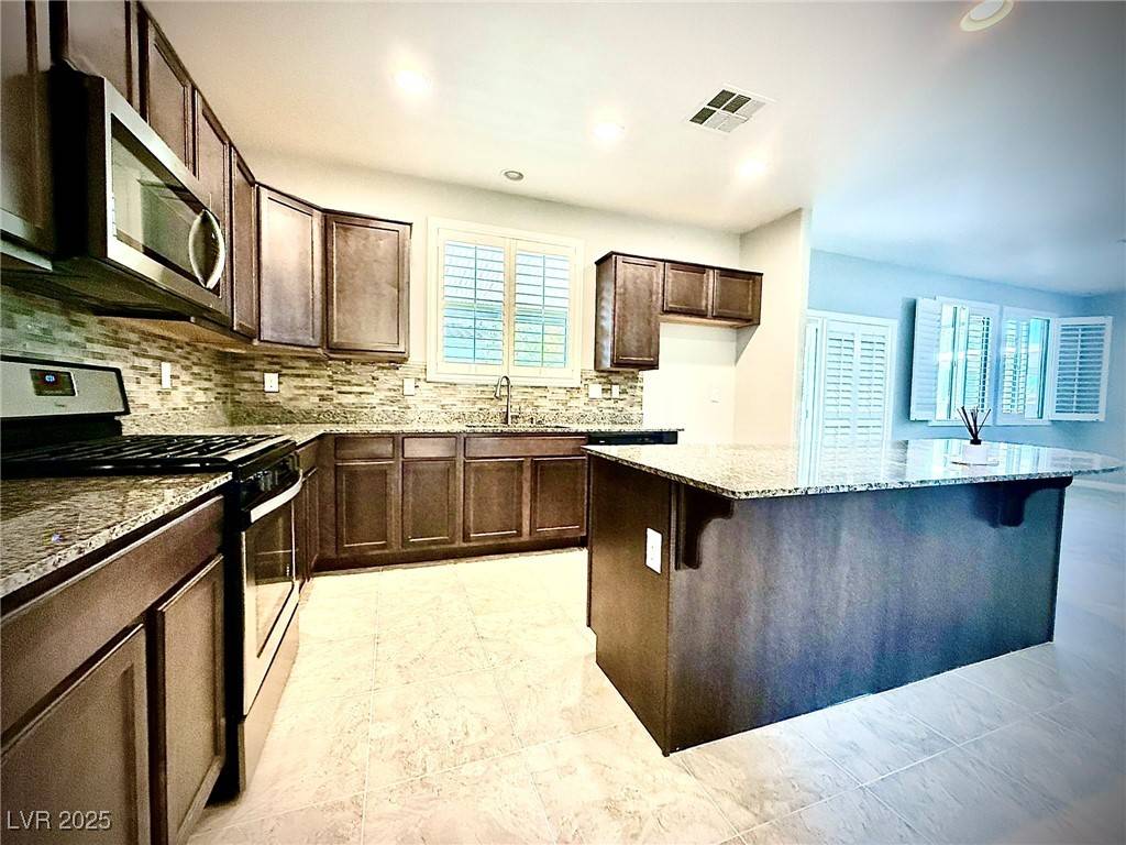 Las Vegas, NV 89148,6639 Ivory Dove CT