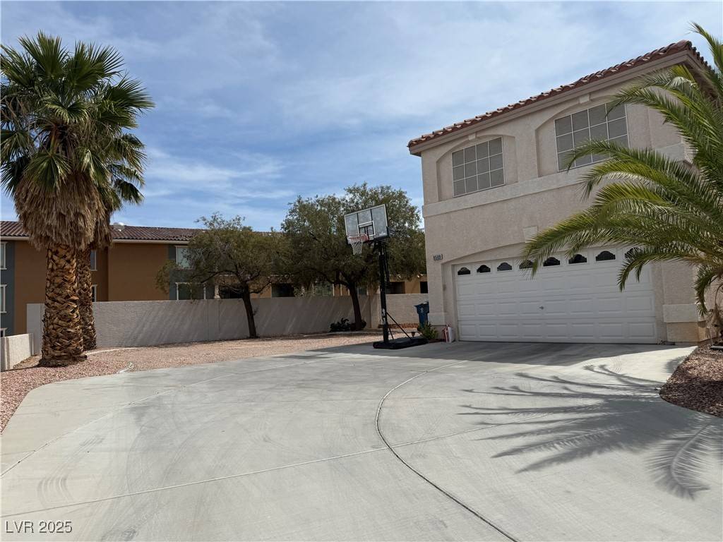 Las Vegas, NV 89148,9509 Arrowhead Falls CT