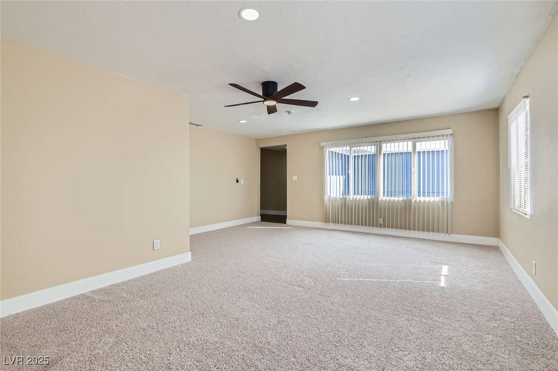 Henderson, NV 89015,143 Constitution AVE