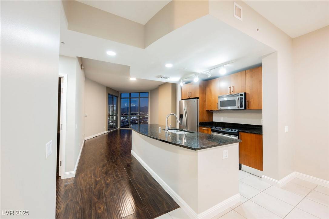Las Vegas, NV 89102,200 W Sahara AVE #1810