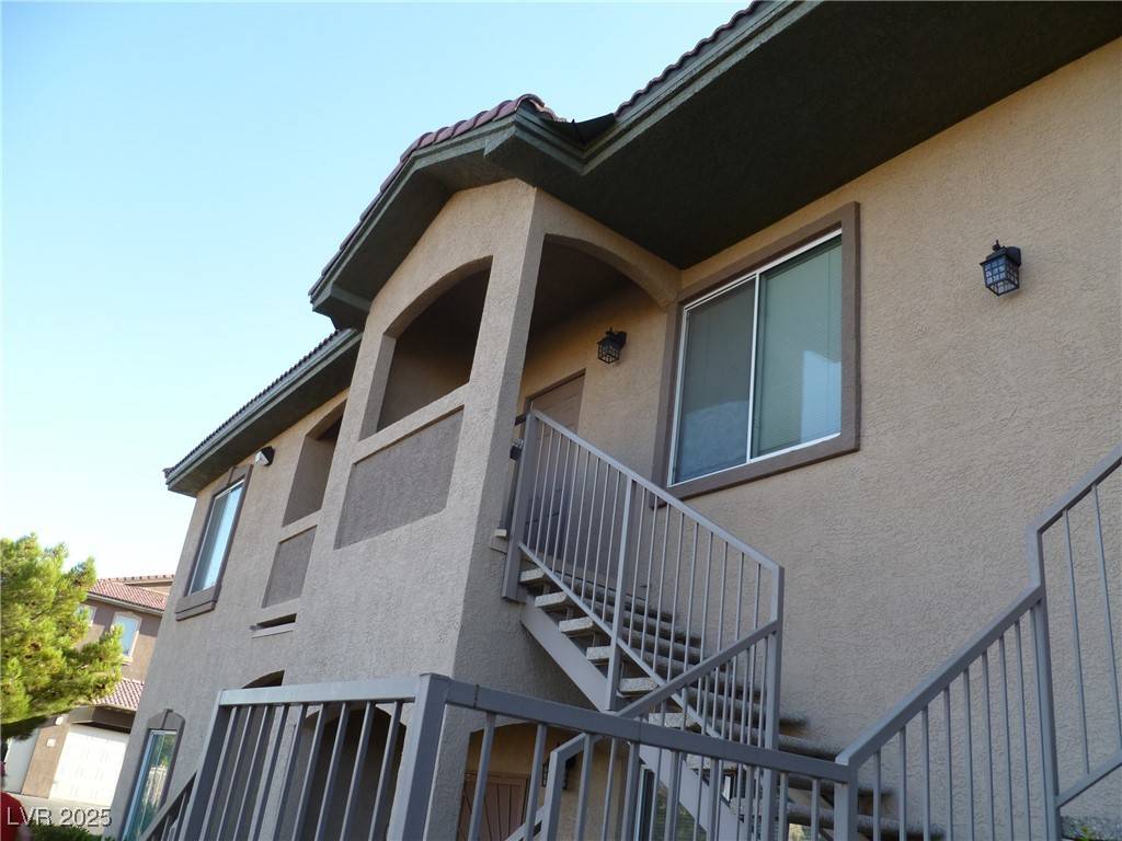 Las Vegas, NV 89129,3544 DESERT CLIFF ST #202