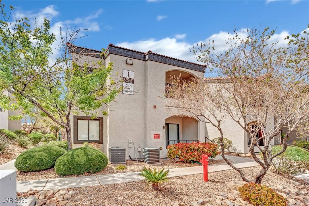 Henderson, NV 89052,950 Seven Hills DR #124