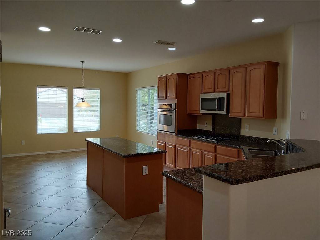 Henderson, NV 89044,2140 Waterton Rivers DR