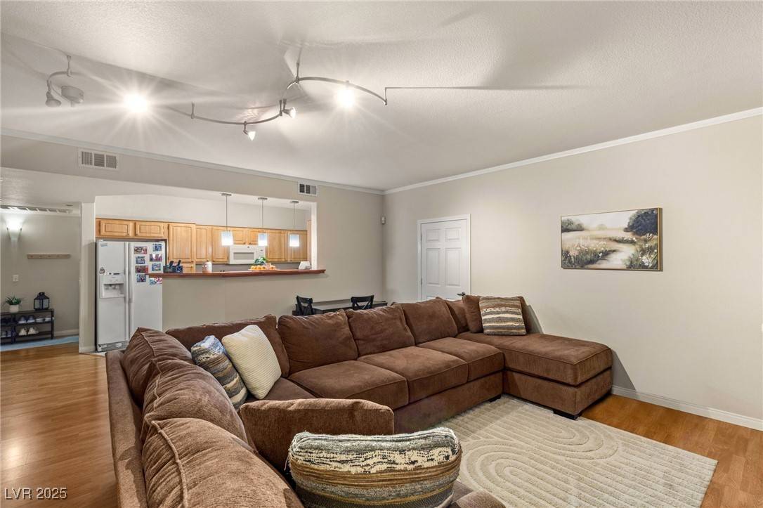 North Las Vegas, NV 89031,5855 Valley DR #1080