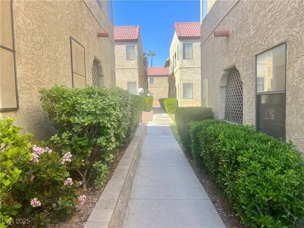 Las Vegas, NV 89102,4704 Obannon DR #D