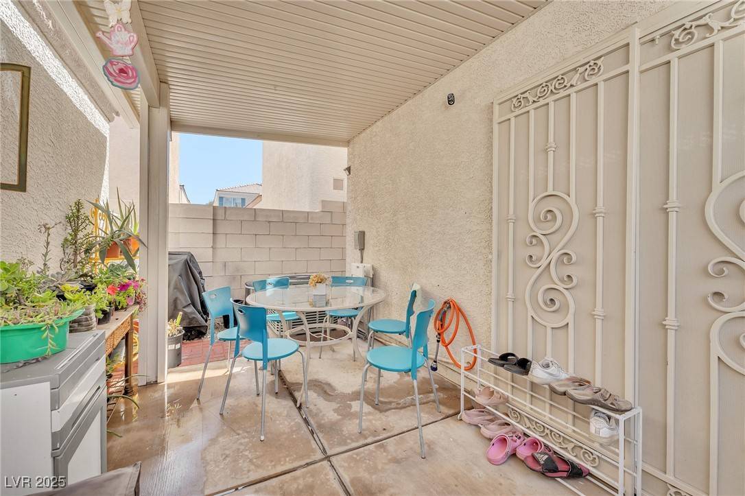 Las Vegas, NV 89183,9958 Fragile Fields ST
