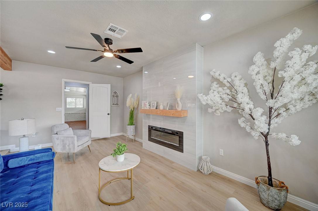 Las Vegas, NV 89107,700 Cactus LN